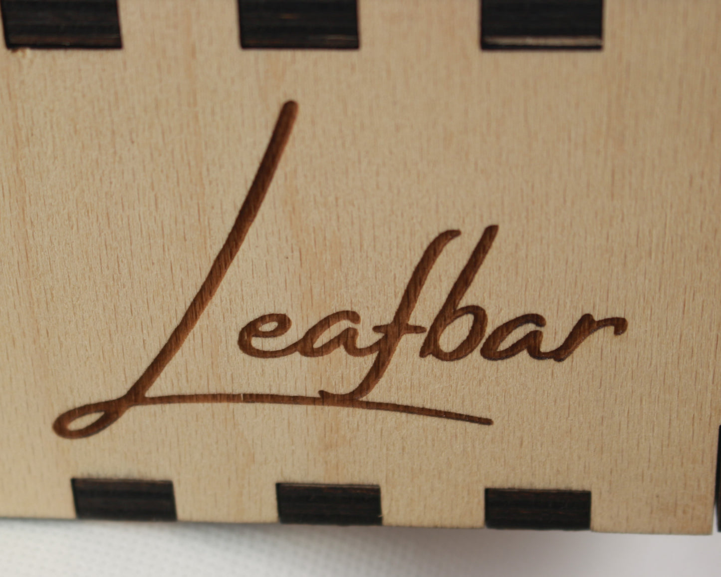 Leafbar – hochwertige Couchbar aus Buche, handgemacht in Vorarlberg