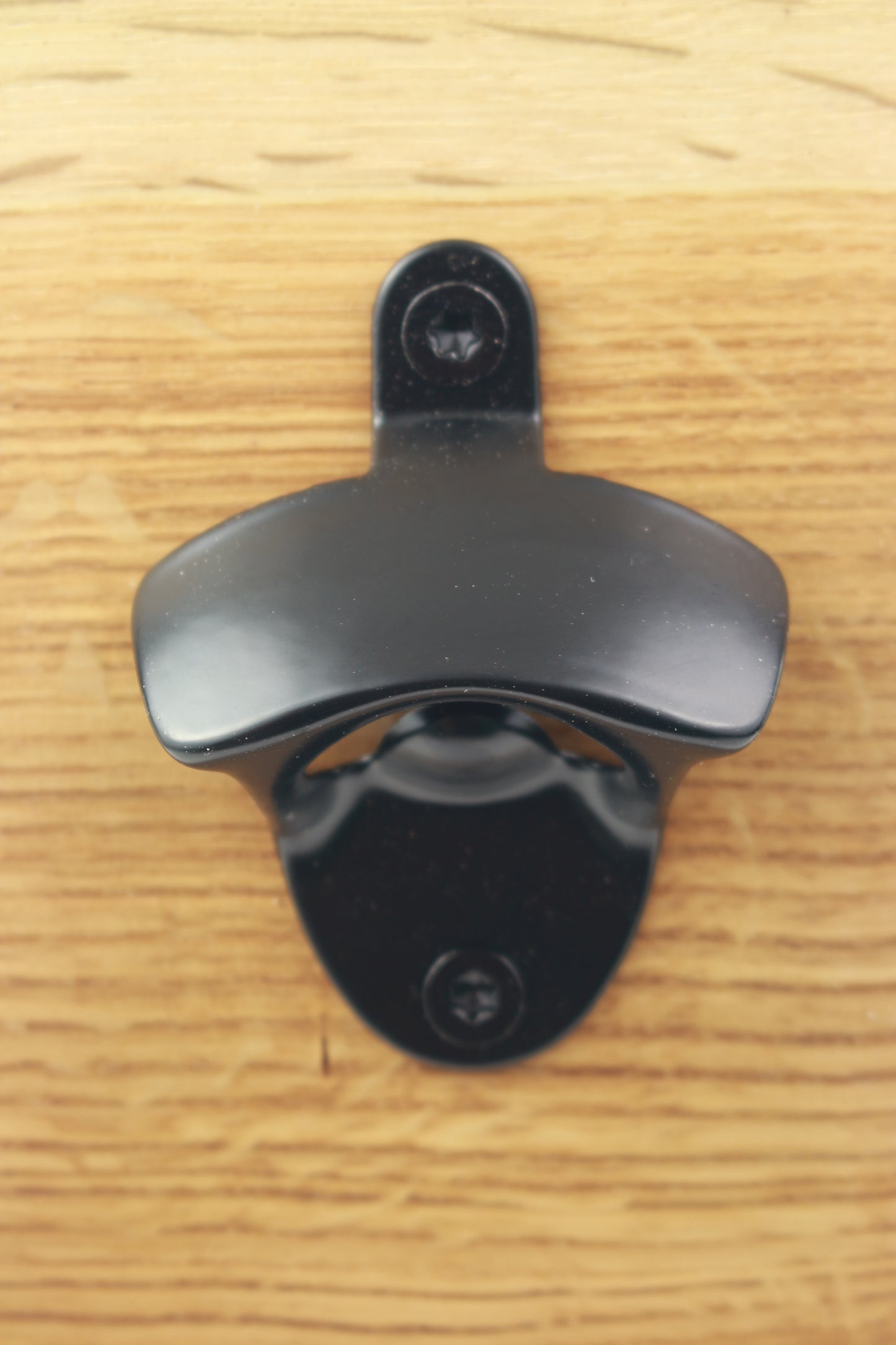 Rustikaler Wand-Flaschenöffner mit Magnet
