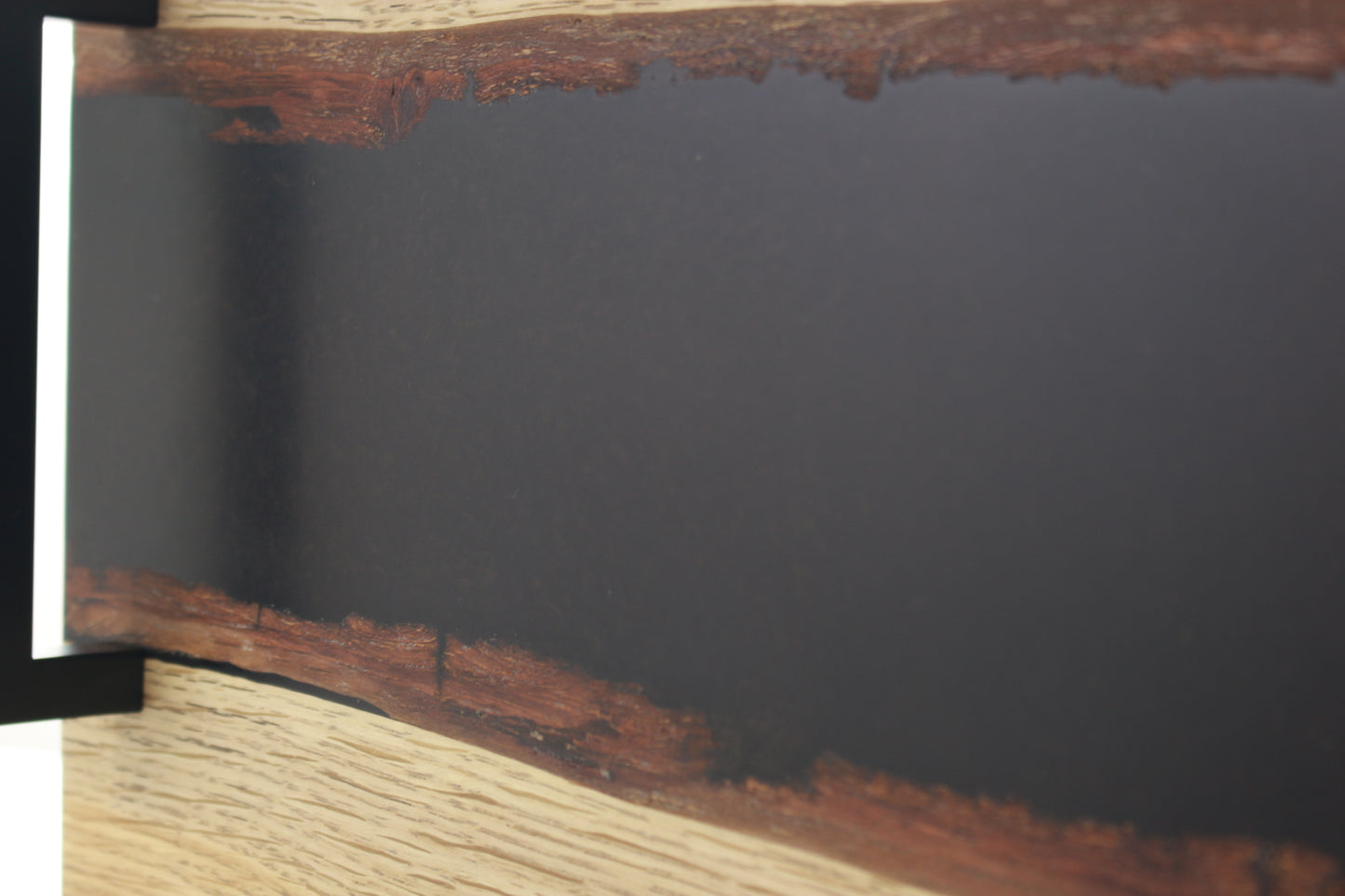 Serviertablett aus Eiche mit Epoxidharz