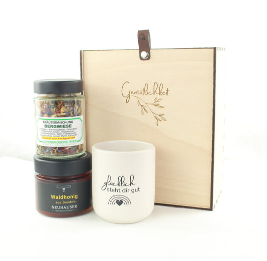 Gesundheitsbox mit Tee, Honig und Tasse aus Vorarlberg
