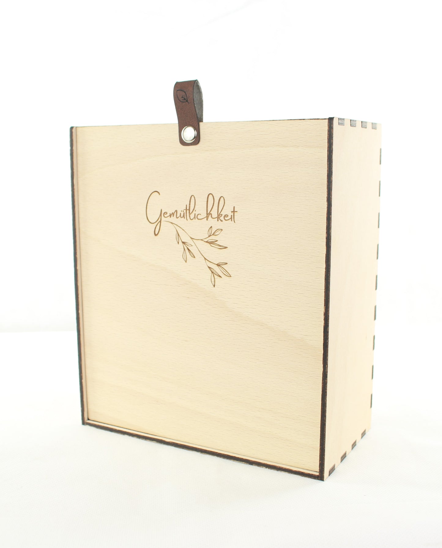 Gesundheitsbox mit Tee, Honig und Tasse aus Vorarlberg