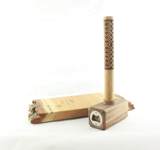 Hammer Flaschenöffner Set aus Nussholz und Eiche, handgefertigt in Vorarlberg