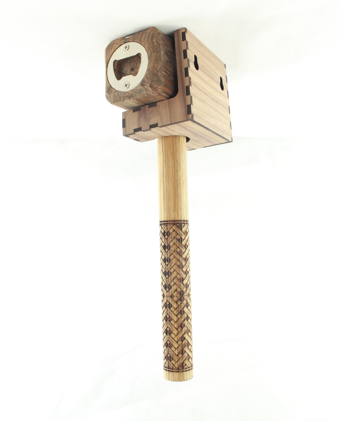 Hammer Flaschenöffner mit Wandhalterung, handgefertigt in Vorarlberg