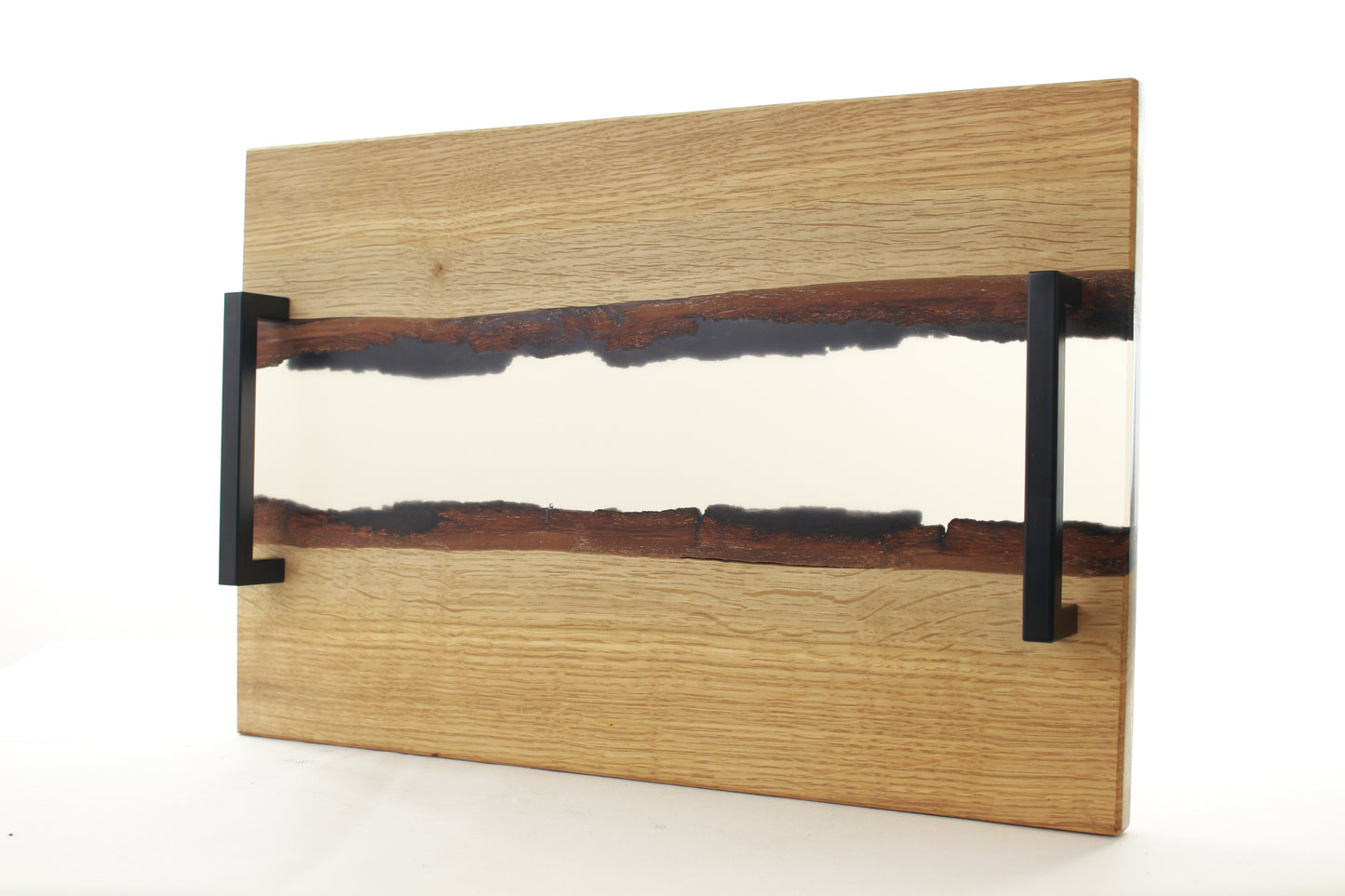 Serviertablett aus Eiche mit Epoxidharz