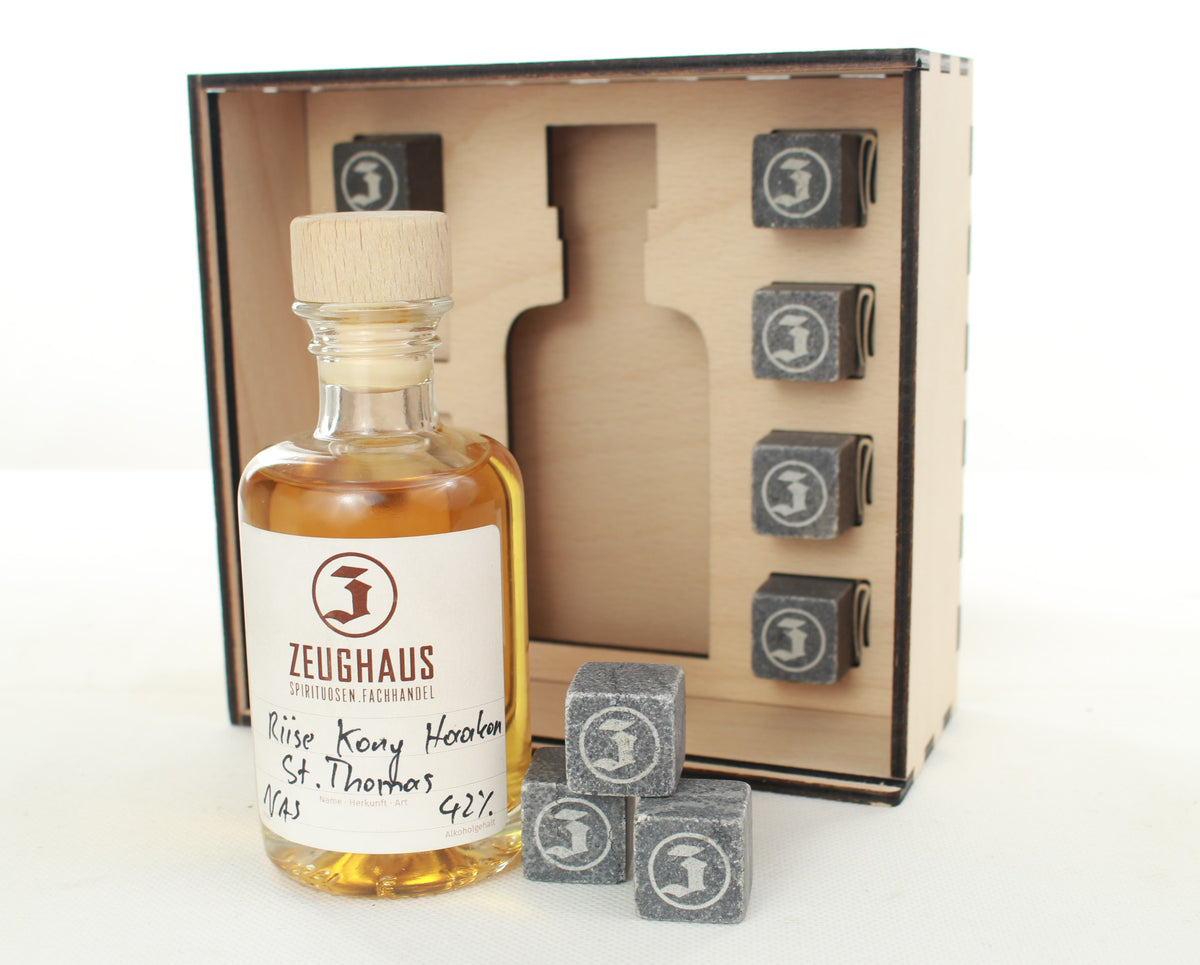 Individuell angefertigte Geschenkbox mit passgenauer Holzeinlage